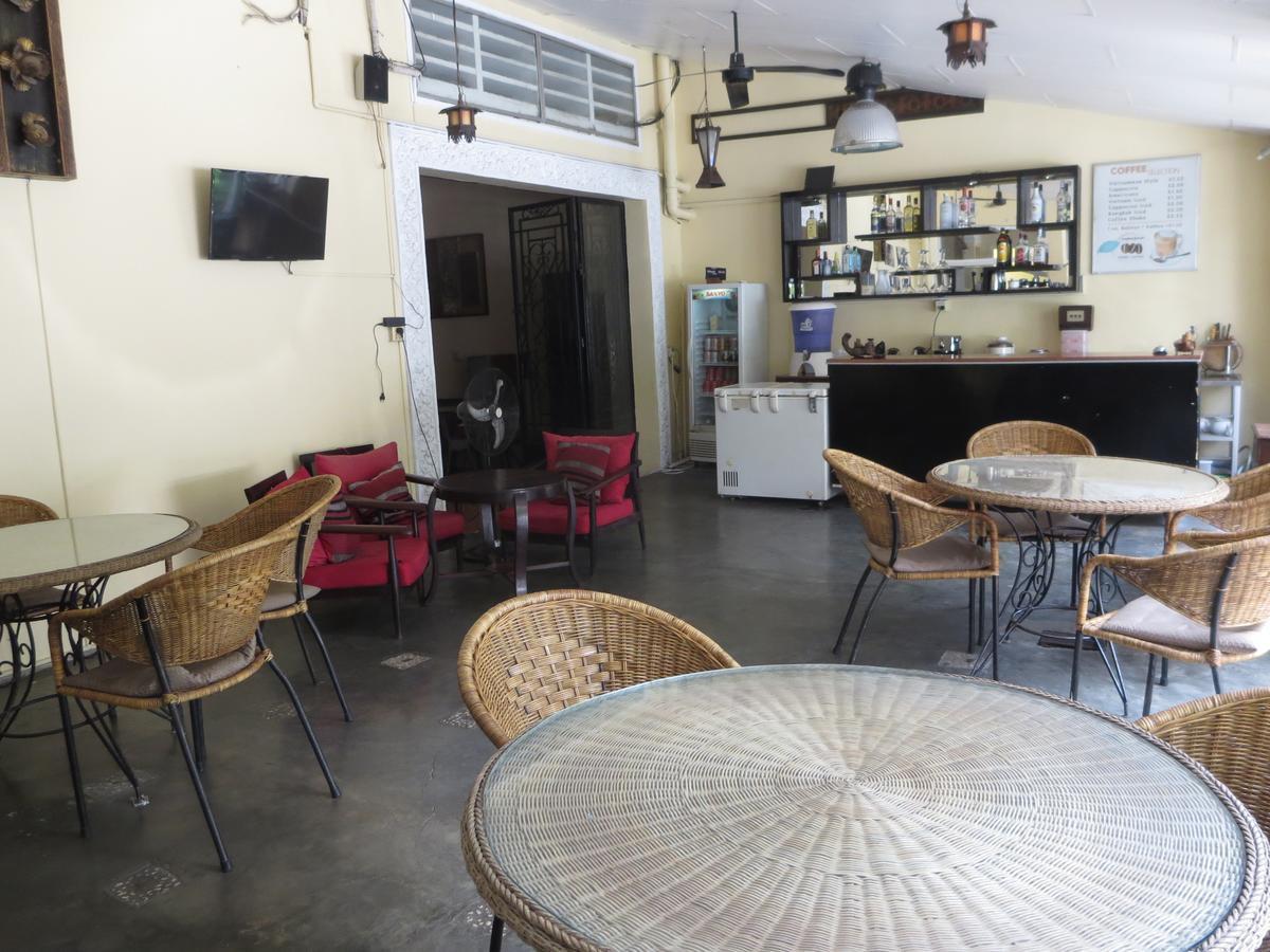 Goldie Guesthouse Phnom Penh Bagian luar foto