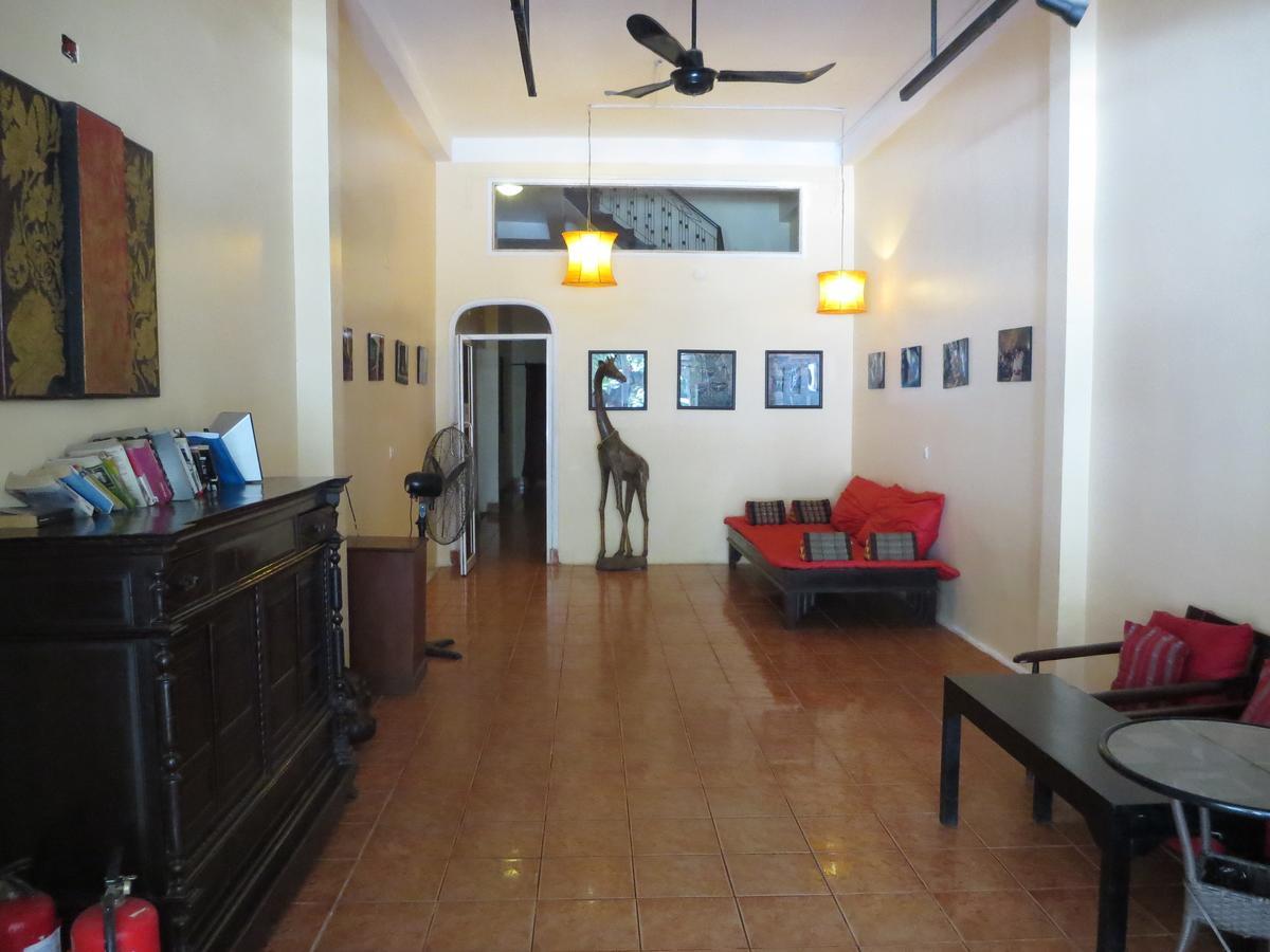 Goldie Guesthouse Phnom Penh Bagian luar foto