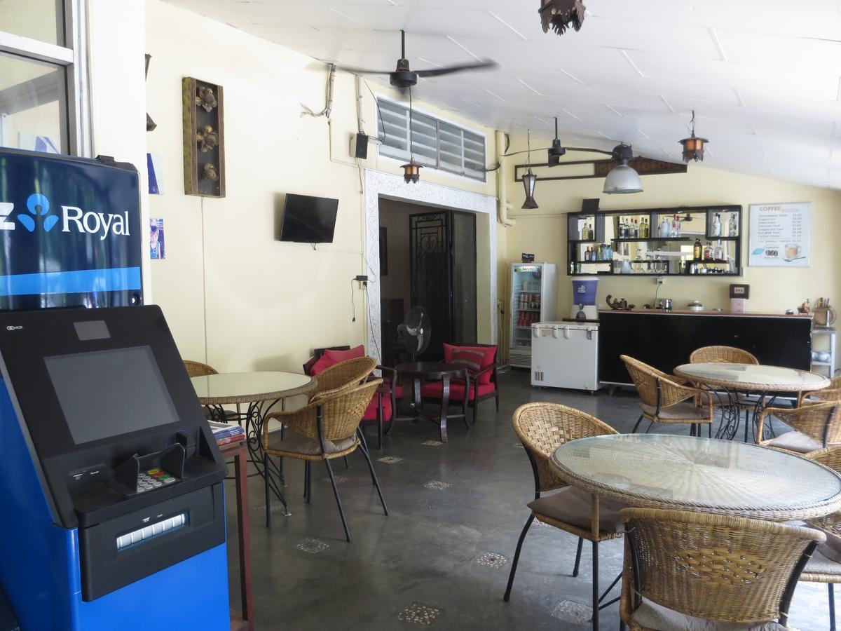 Goldie Guesthouse Phnom Penh Bagian luar foto