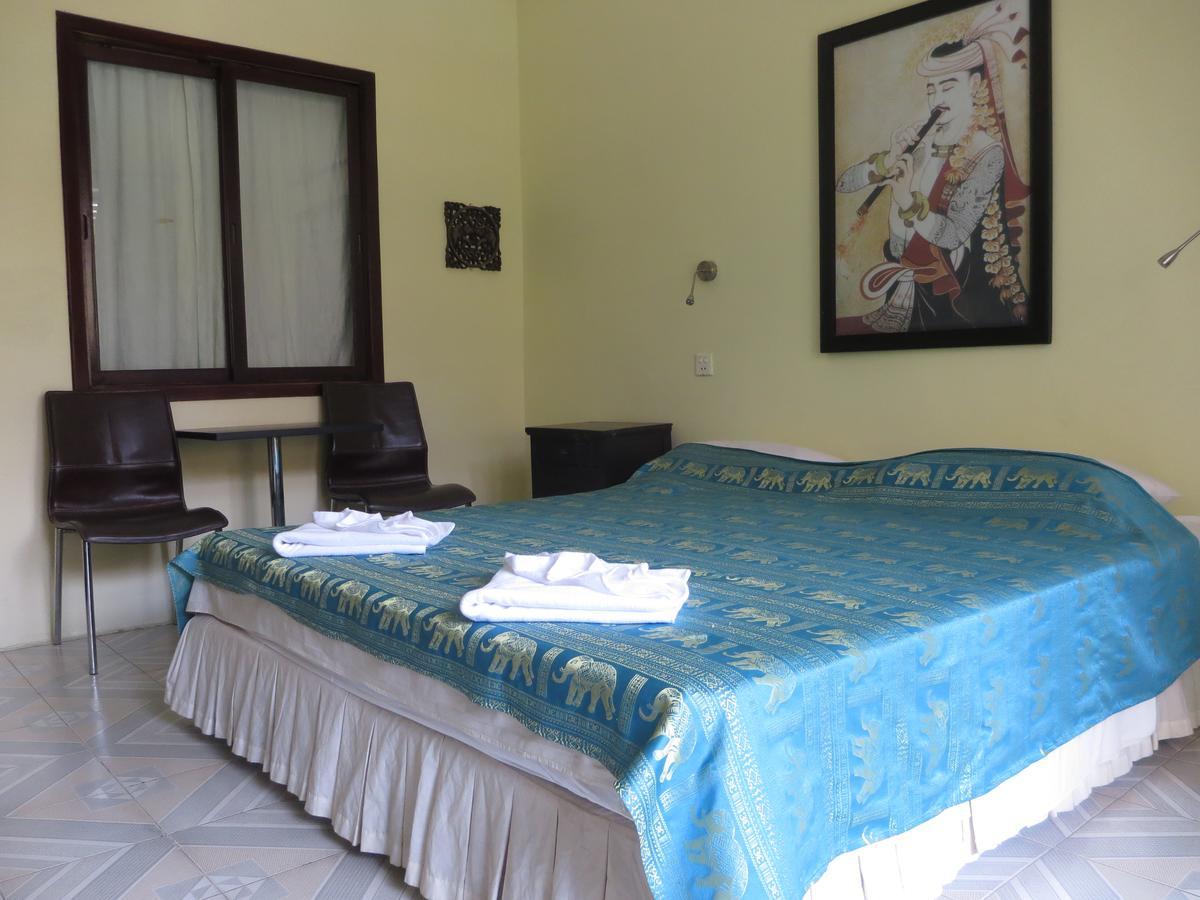 Goldie Guesthouse Phnom Penh Bagian luar foto