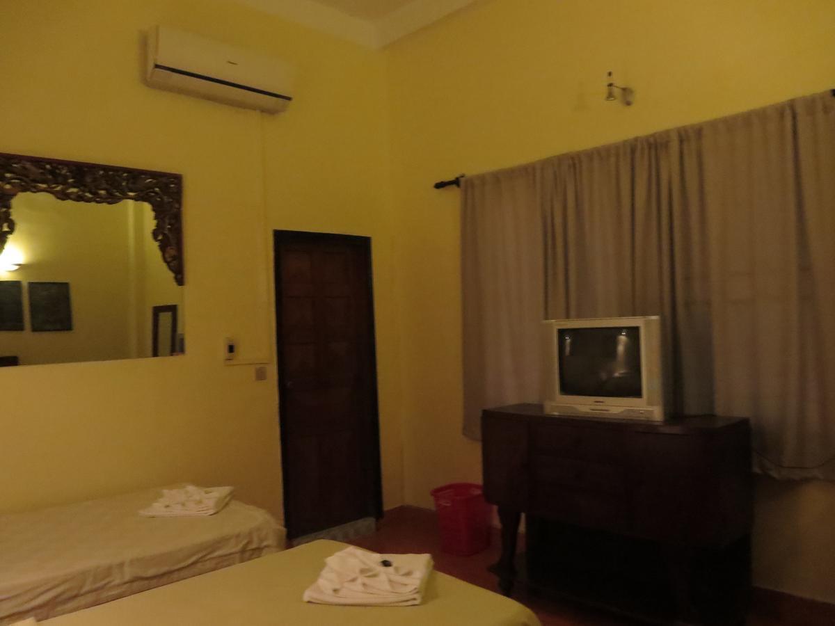 Goldie Guesthouse Phnom Penh Bagian luar foto
