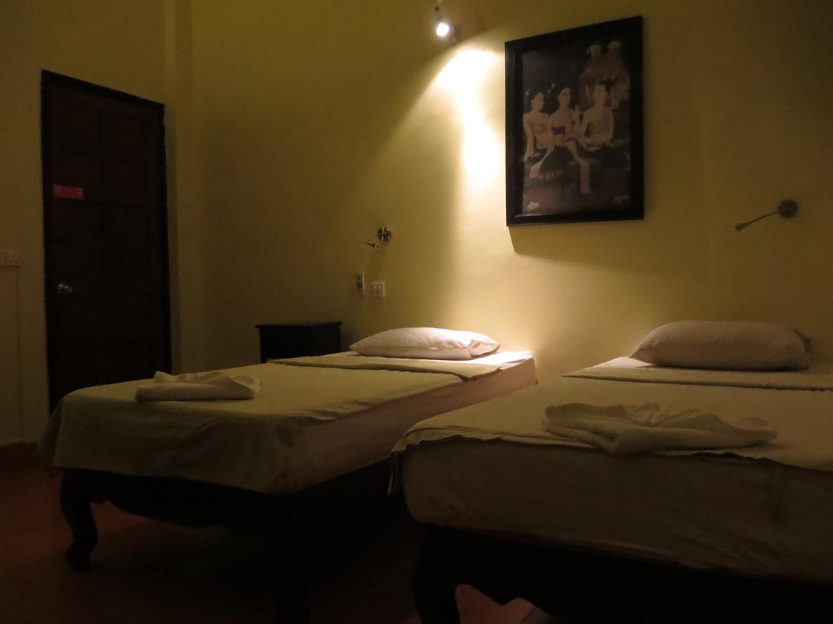 Goldie Guesthouse Phnom Penh Bagian luar foto