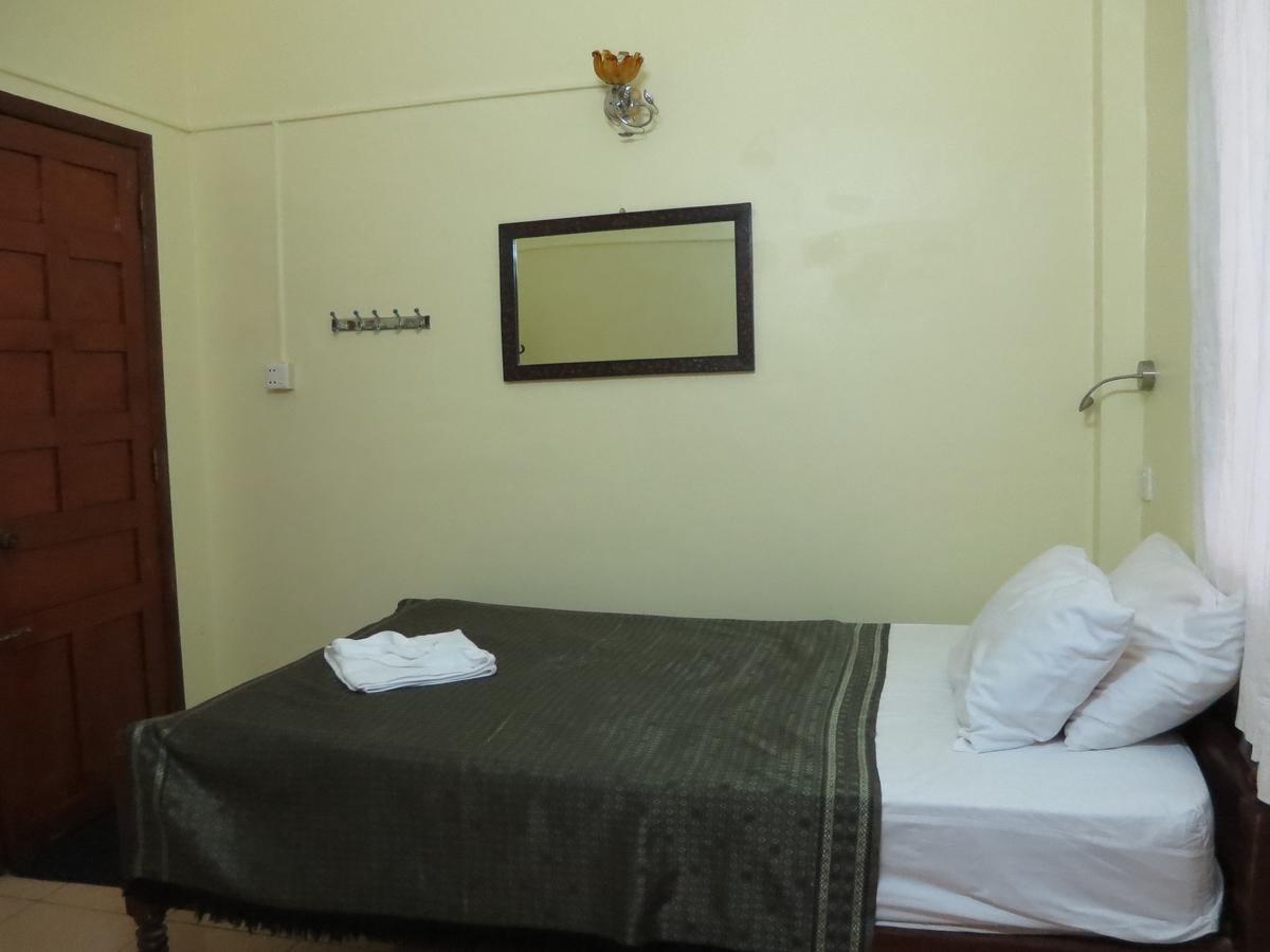 Goldie Guesthouse Phnom Penh Bagian luar foto