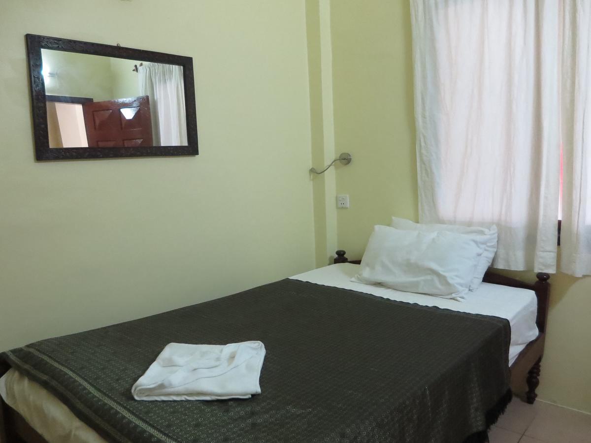 Goldie Guesthouse Phnom Penh Bagian luar foto