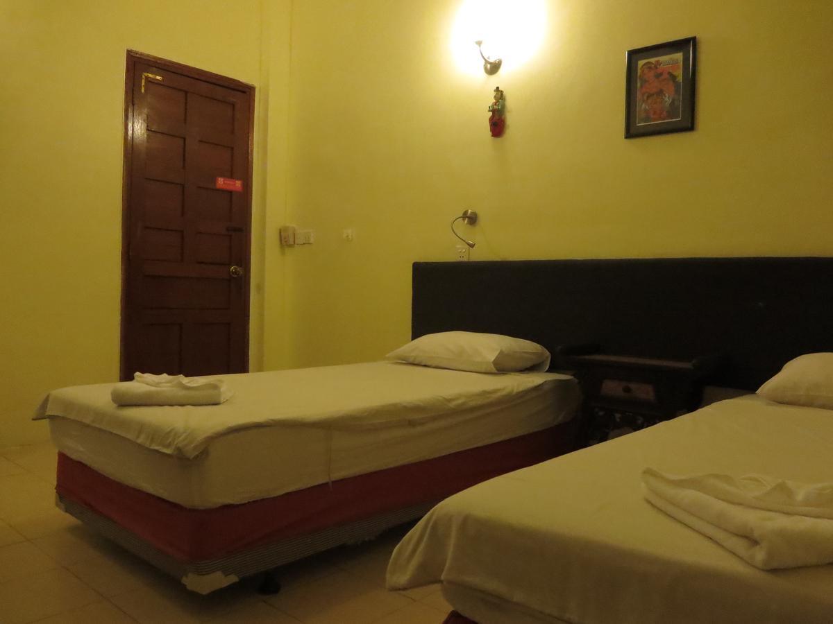 Goldie Guesthouse Phnom Penh Bagian luar foto