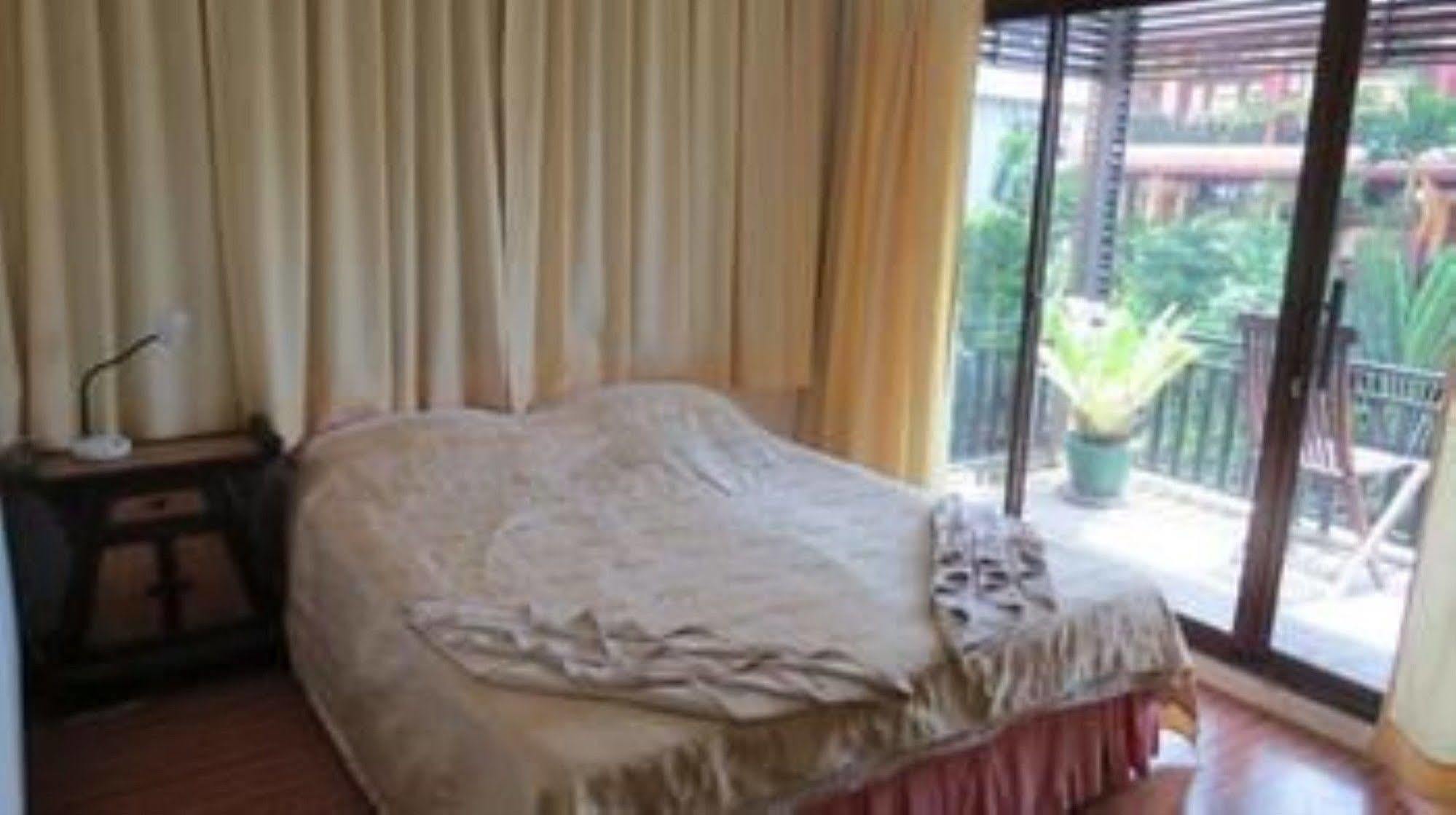 Goldie Guesthouse Phnom Penh Bagian luar foto