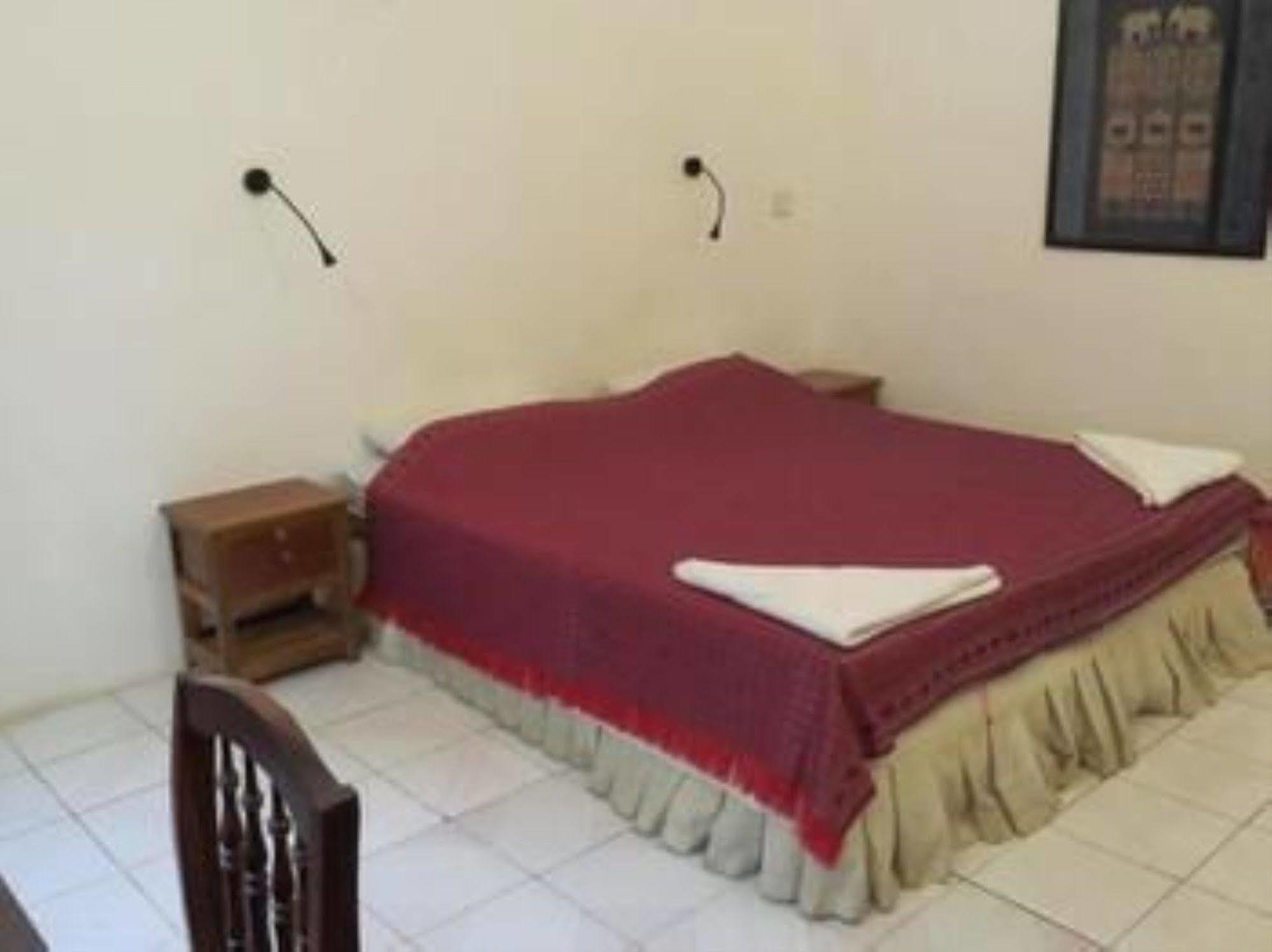 Goldie Guesthouse Phnom Penh Bagian luar foto